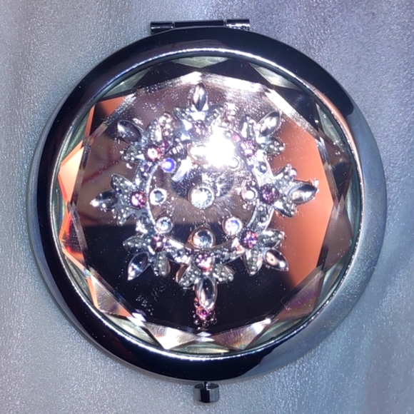 Reflective Crystal Mirror Compact - Picture 5 of 12